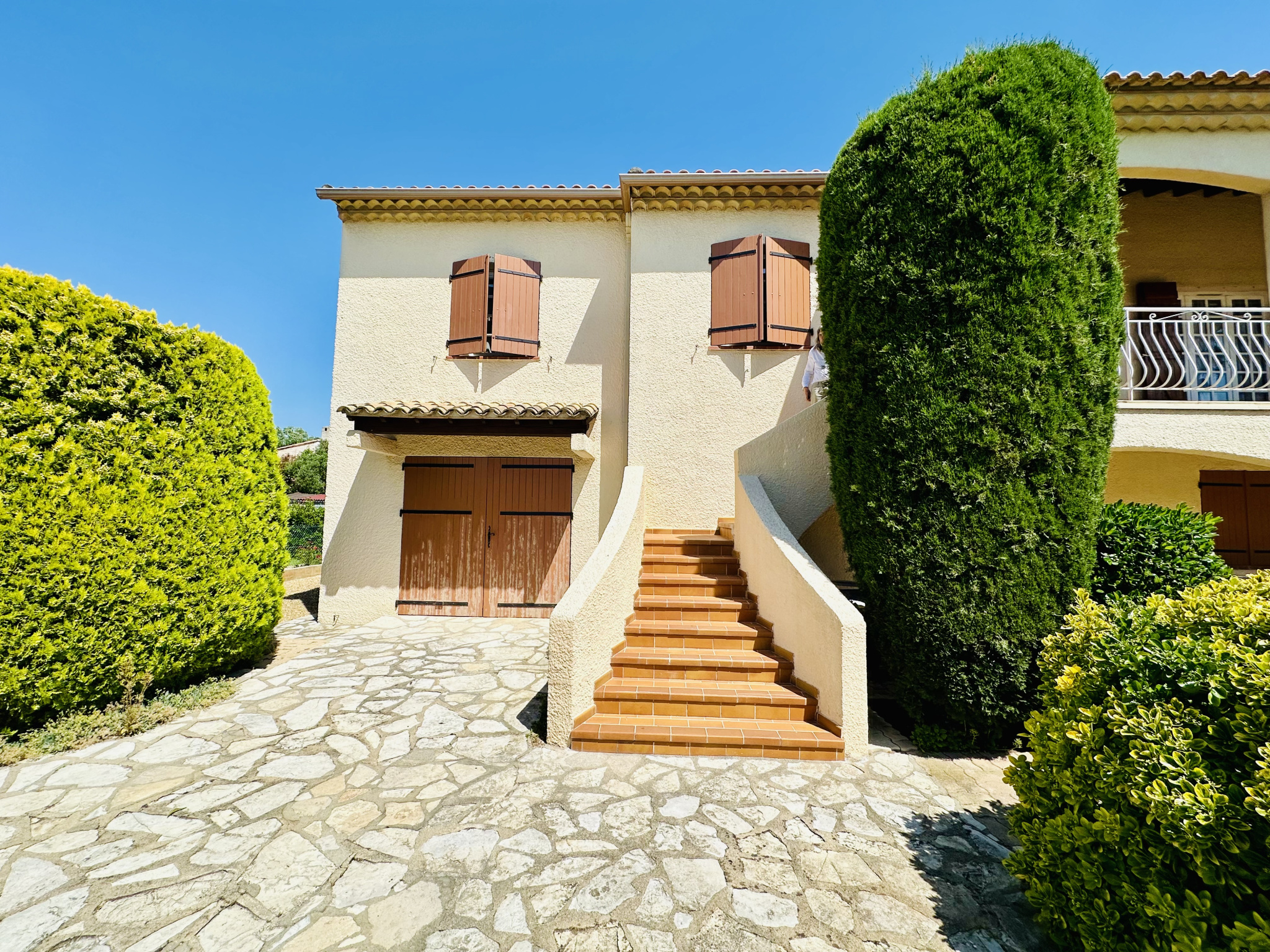 - EXCLUSIVITE LATTES CENTRE - MAISON DE 175M2 SUR 635M2, JARDIN PAYSAGE, PISCINABLE, A 200M DU TRAM
