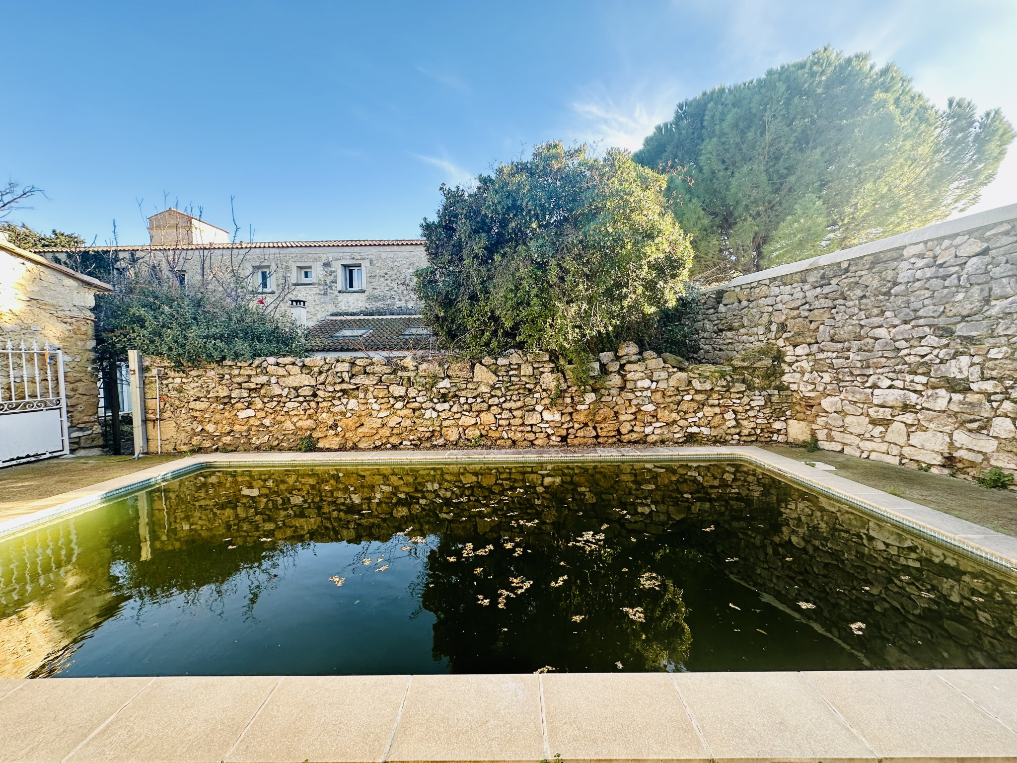LATTES - MAS T9 DE 230M2 AVEC PISCINE, PARKING, DEPENDANCES SUR GRAND TERRAIN SECURISE SANS VIS A VIS